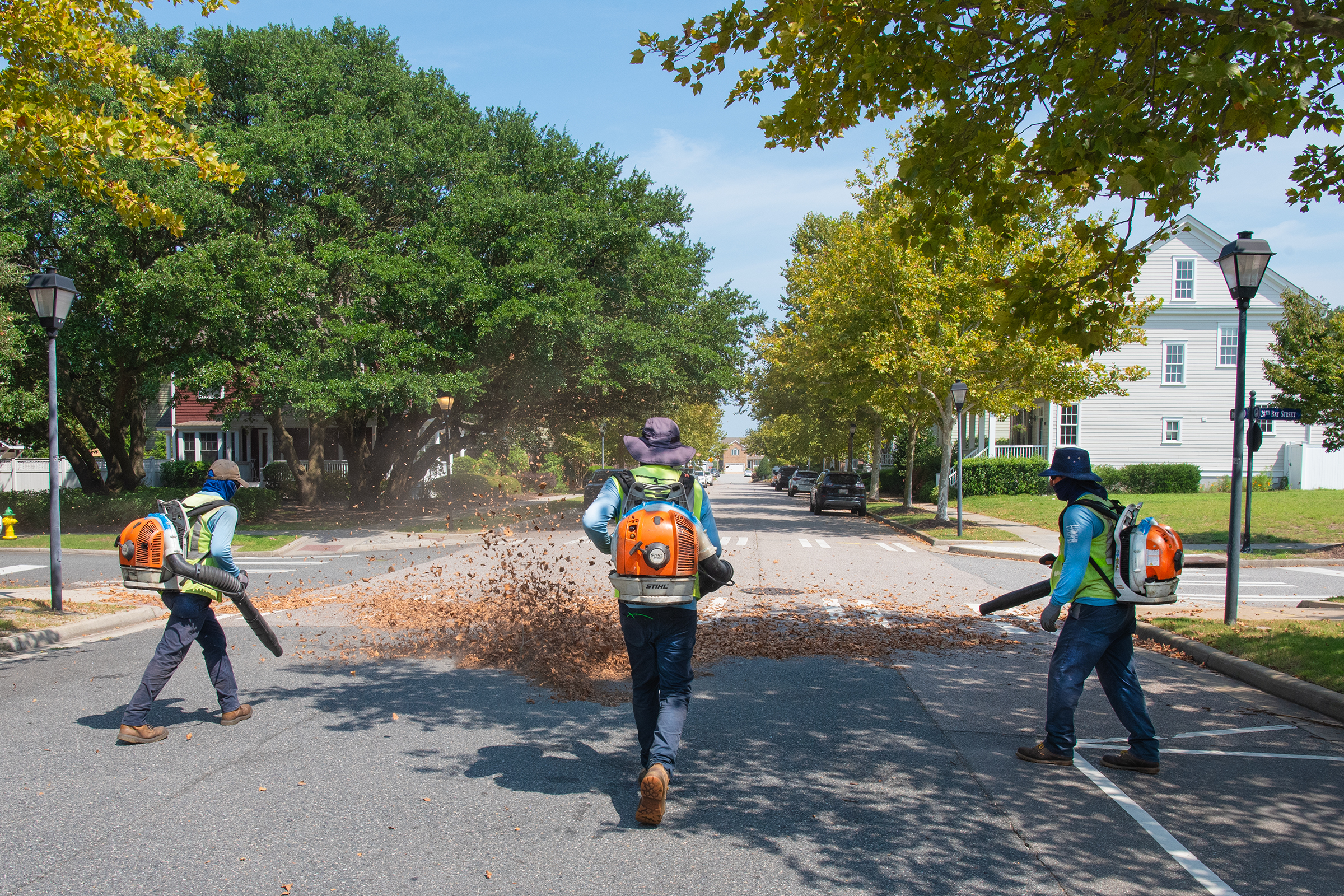 Leaf blowing_Hampton-Roads